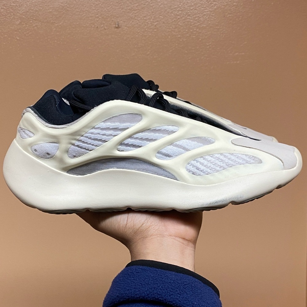 Yeezy 700 V3 “Azael” Size 8